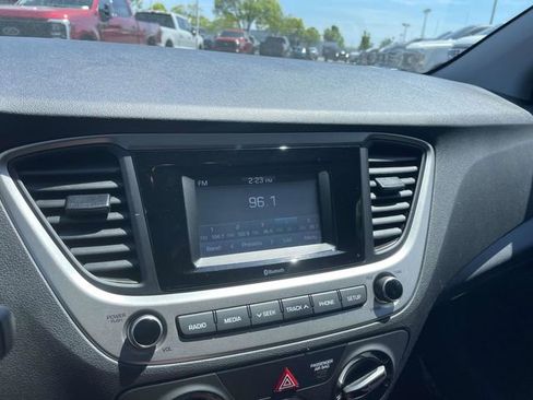 Used 2022 Hyundai Accent SE FWD image 17