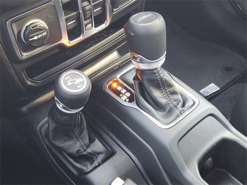 New 2025 Jeep Gladiator Sport image 15