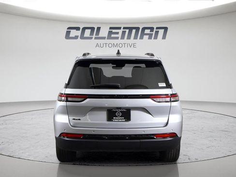 Used 2024 Jeep Grand Cherokee Altitude image 4