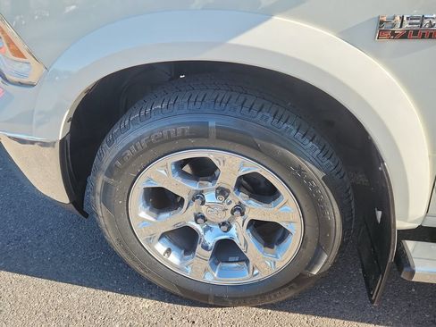 Used 2017 RAM 1500 Laramie w/ Convenience Group AWD/4WD image 18