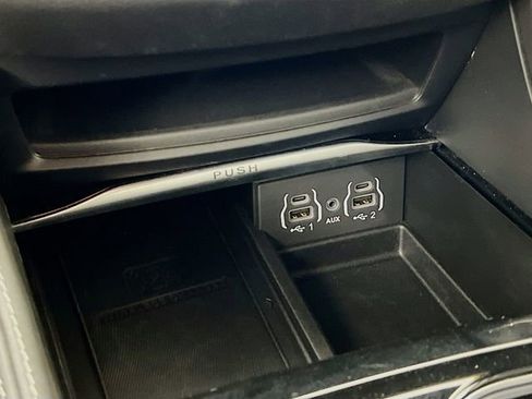 Used 2024 Chrysler Pacifica Limited w/ S Appearance Package FWD image 21