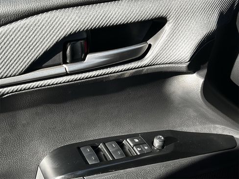 Used 2025 Toyota Camry SE image 21