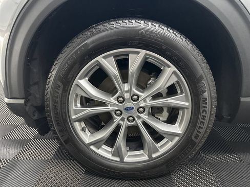 Used 2024 Ford Explorer XLT w/ Equipment Group 202A AWD/4WD image 39