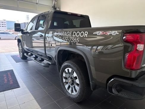 Used 2022 Chevrolet Silverado 2500 Custom w/ Custom Value Package AWD/4WD image 15