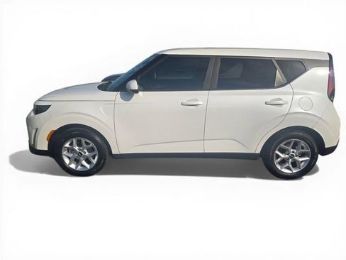 Used 2025 Kia Soul LX w/ LX Technology Package FWD image 7