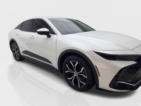 Used 2023 Toyota Crown XLE image 12