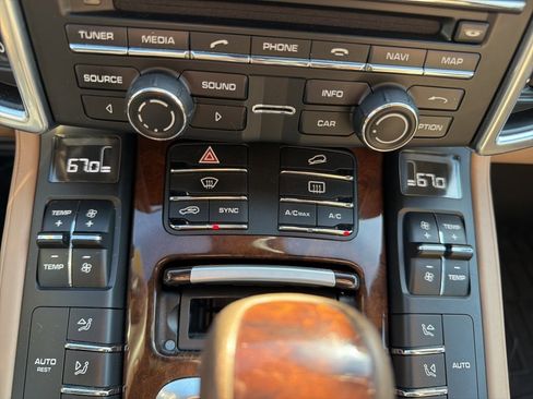 Used 2014 Porsche Cayenne Turbo S image 25