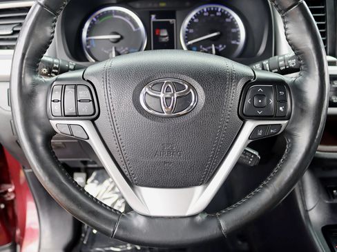 Used 2019 Toyota Highlander Limited Platinum w/ Carpet Mat Package (TMS) AWD/4WD image 19