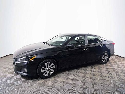 Certified 2025 Nissan Altima 2.5 S FWD image 1