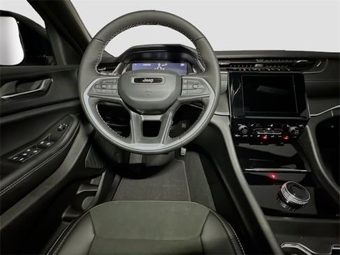 New 2025 Jeep Grand Cherokee L Altitude image 27