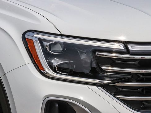 Used 2024 Volkswagen Atlas SE w/ Black Wheel Package image 11