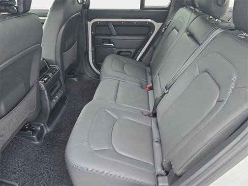 New 2026 Land Rover Defender 110 X-Dynamic SE image 14