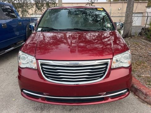 Used 2015 Chrysler Town & Country Limited Platinum image 2