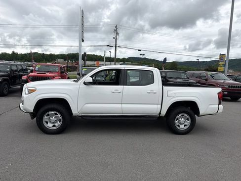 Used 2018 Toyota Tacoma SR w/ SR Convenience Package AWD/4WD image 11