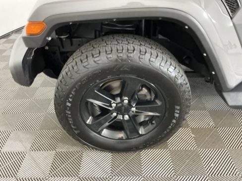 Used 2021 Jeep Wrangler Unlimited Sahara AWD/4WD image 30