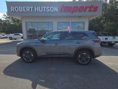 Used 2025 Nissan Rogue SV AWD/4WD image 1
