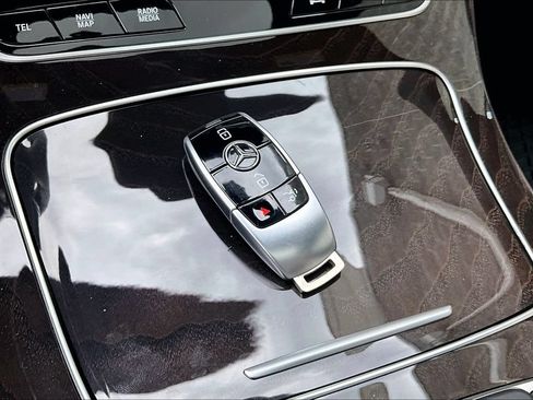 Used 2022 Mercedes-Benz E 350 4MATIC Sedan w/ Driver Assistance Package image 10