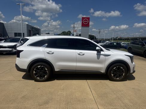 Certified 2025 Kia Sorento S w/ Panoramic Sunroof Package FWD image 14