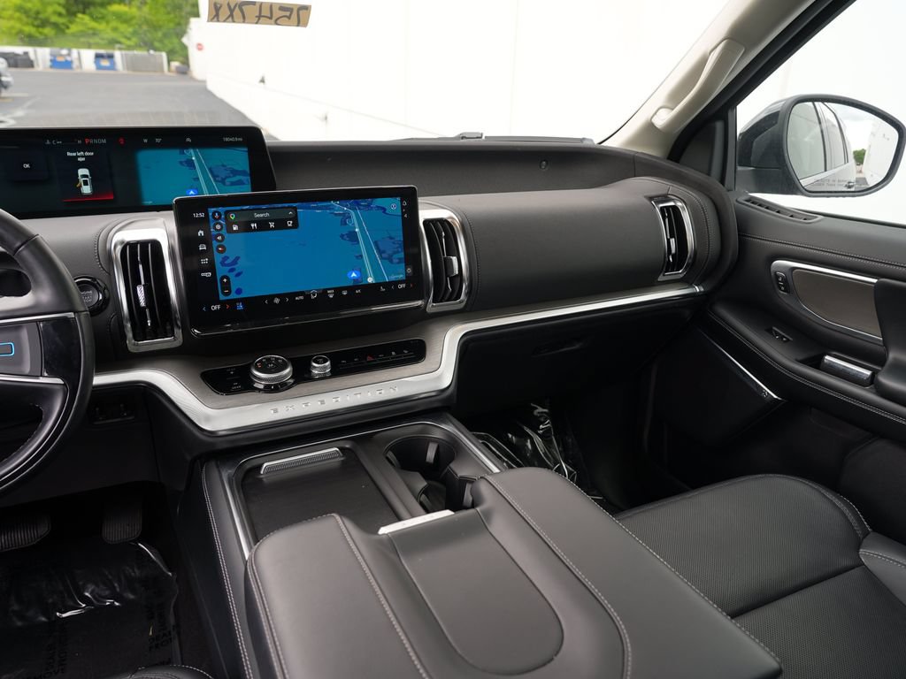 Used 2025 Ford Expedition Platinum AWD/4WD image 21