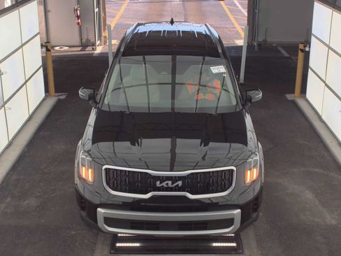 Used 2025 Kia Telluride EX w/ EX Captain's Chair Package FWD image 17