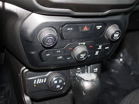 Used 2020 Jeep Renegade Trailhawk image 20