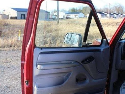 Used 1996 Ford Bronco XLT image 10