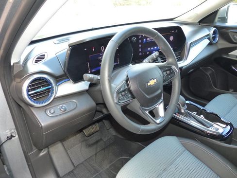 Used 2025 Chevrolet Trax LT w/ Driver Confidence Package image 21