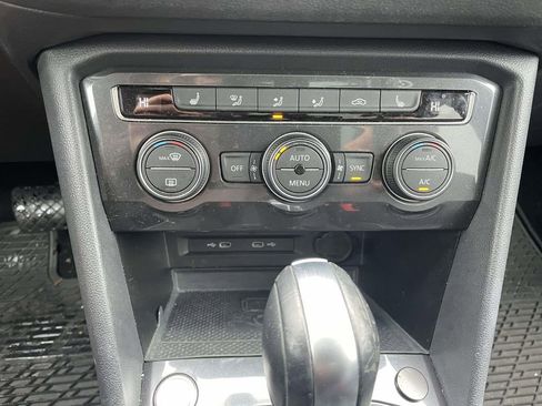 Used 2021 Volkswagen Tiguan SE w/ Panoramic Sunroof Package image 42