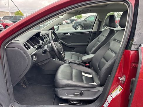 Used 2017 Volkswagen Jetta SEL FWD image 16