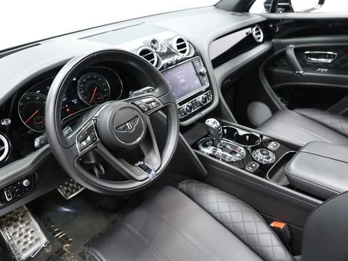 Used 2018 Bentley Bentayga AWD/4WD image 2