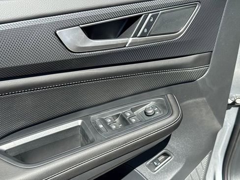 New 2026 Volkswagen Atlas Cross Sport SEL R-Line image 39