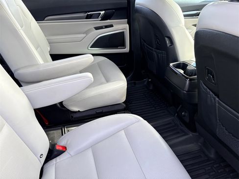 Used 2022 Kia Telluride S image 24