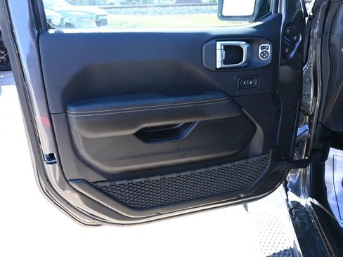 New 2025 Jeep Gladiator Sport image 9