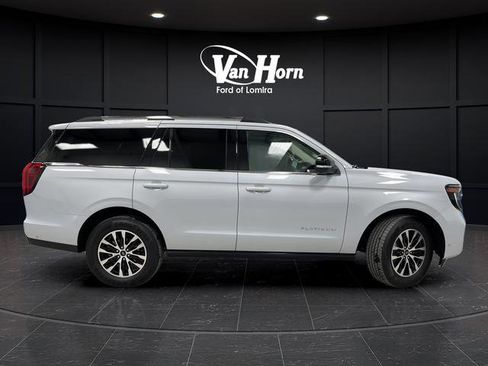 Used 2025 Ford Expedition Platinum image 2
