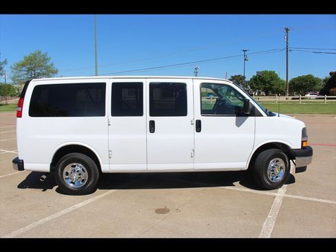 Used 2020 Chevrolet Express 2500 LT w/ LT Preferred Equipment Group image 6
