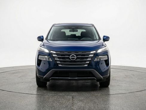 Used 2025 Nissan Rogue SV FWD image 2