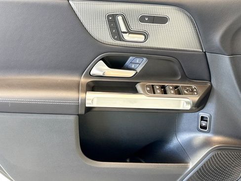 Certified 2022 Mercedes-Benz GLB 250 4MATIC image 17