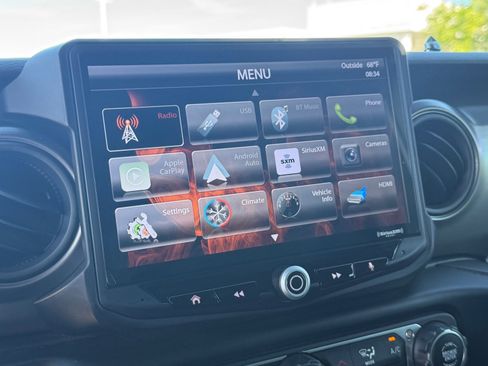 Used 2023 Jeep Gladiator Sport image 18