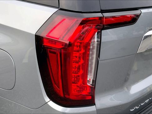 Used 2024 GMC Yukon Denali w/ Advanced Technology Package image 27