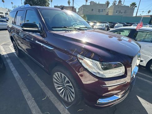 Used 2021 Lincoln Navigator Reserve w/ Luxury Package AWD/4WD image 2