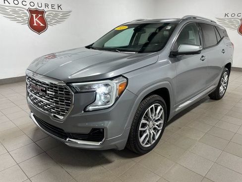 Used 2023 GMC Terrain Denali w/ Denali Premium Package AWD/4WD image 3