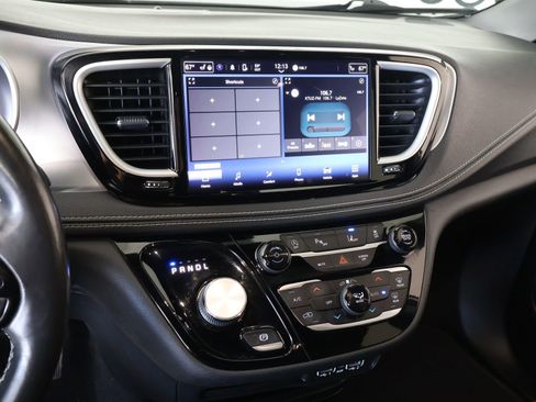 Used 2021 Chrysler Pacifica Touring w/ S Appearance Package image 5