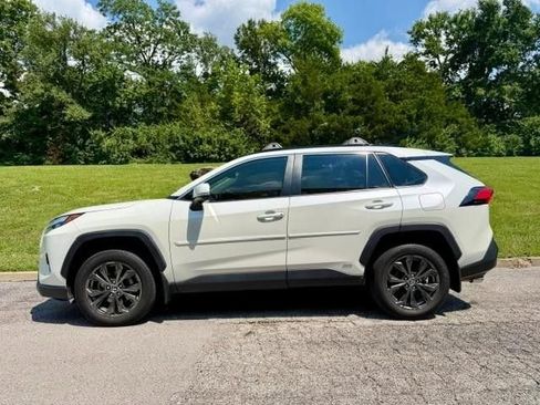 Used 2022 Toyota RAV4 XLE Premium AWD/4WD image 2