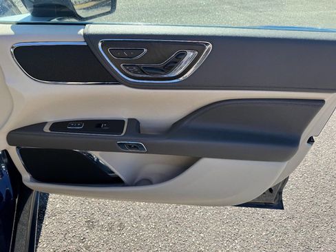 Used 2017 Lincoln Continental Reserve w/ Technology Package image 43