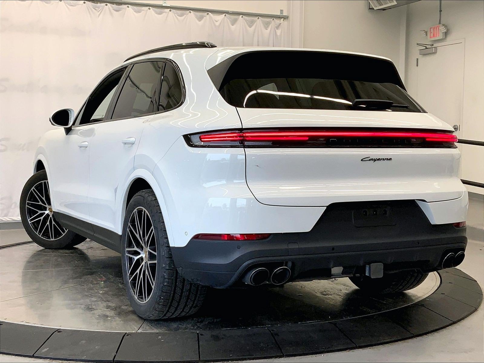 Certified 2024 Porsche Cayenne AWD/4WD image 3