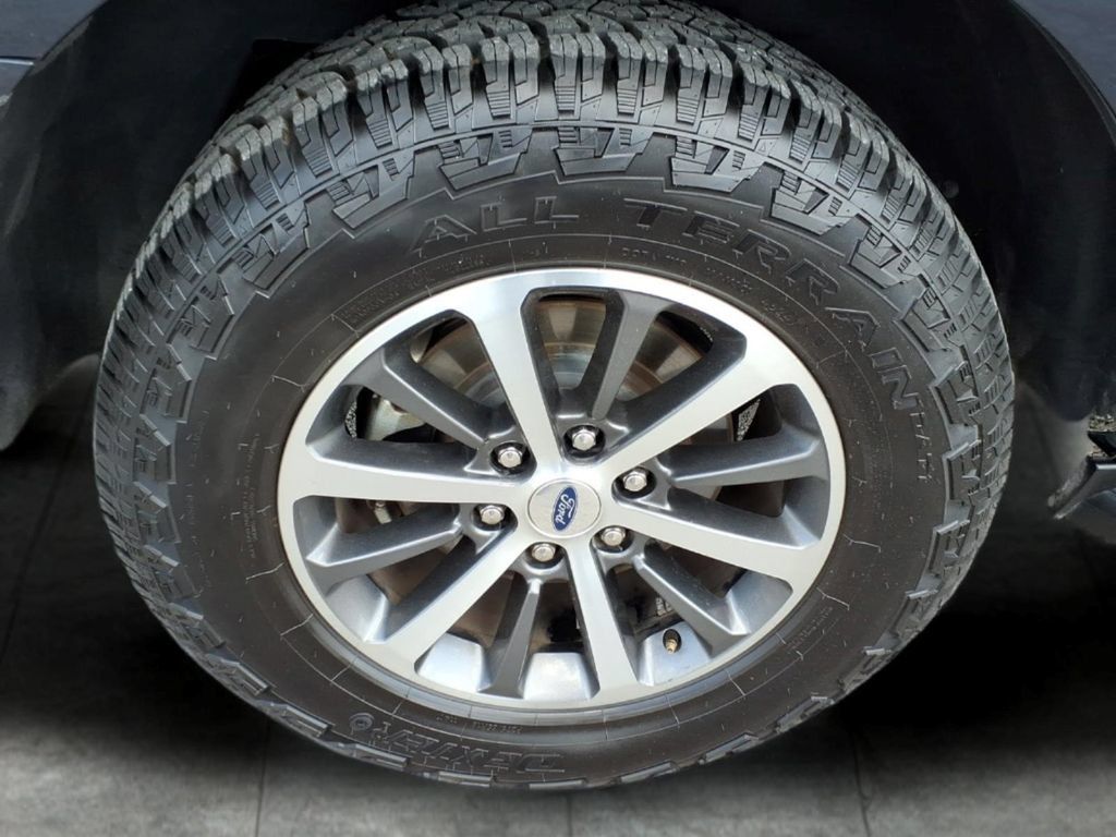 Used 2021 Ford Expedition XLT RWD image 3