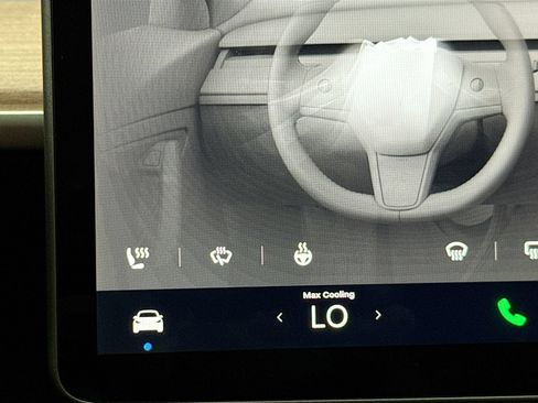 Used 2024 Tesla Model Y Long Range AWD/4WD image 20