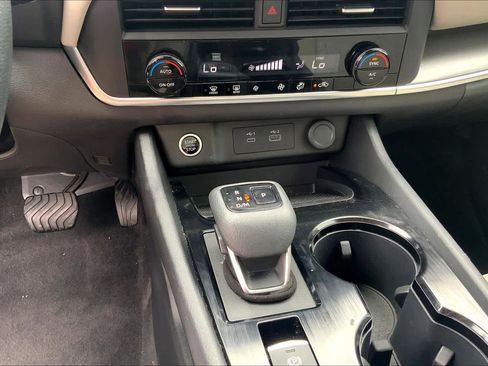 Used 2023 Nissan Rogue SV FWD image 32
