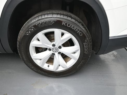 Used 2018 Volkswagen Atlas SEL FWD image 19