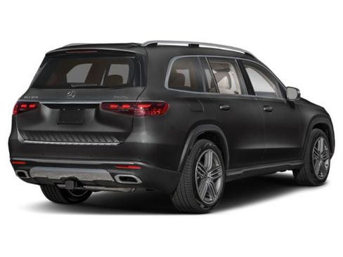 Used 2025 Mercedes-Benz GLS 450 4MATIC image 2